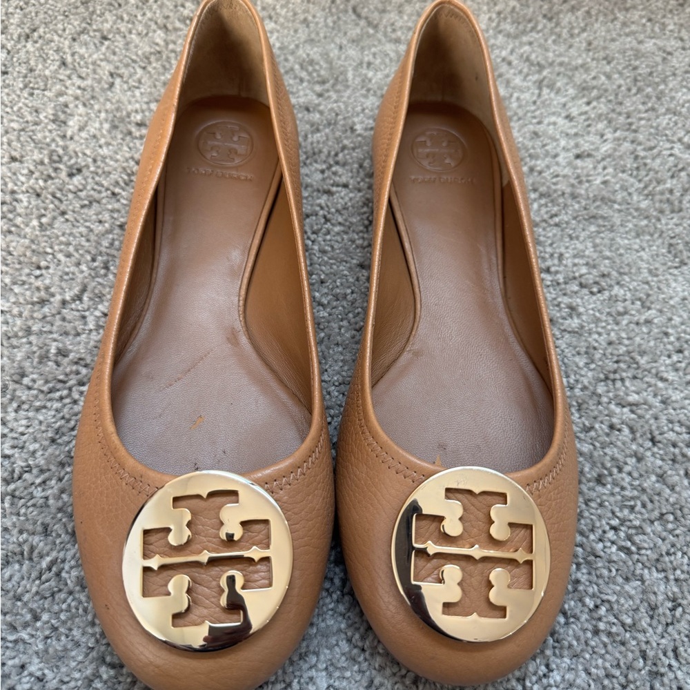 Tory Burch Camel Leather Loafers with Gold Emblem